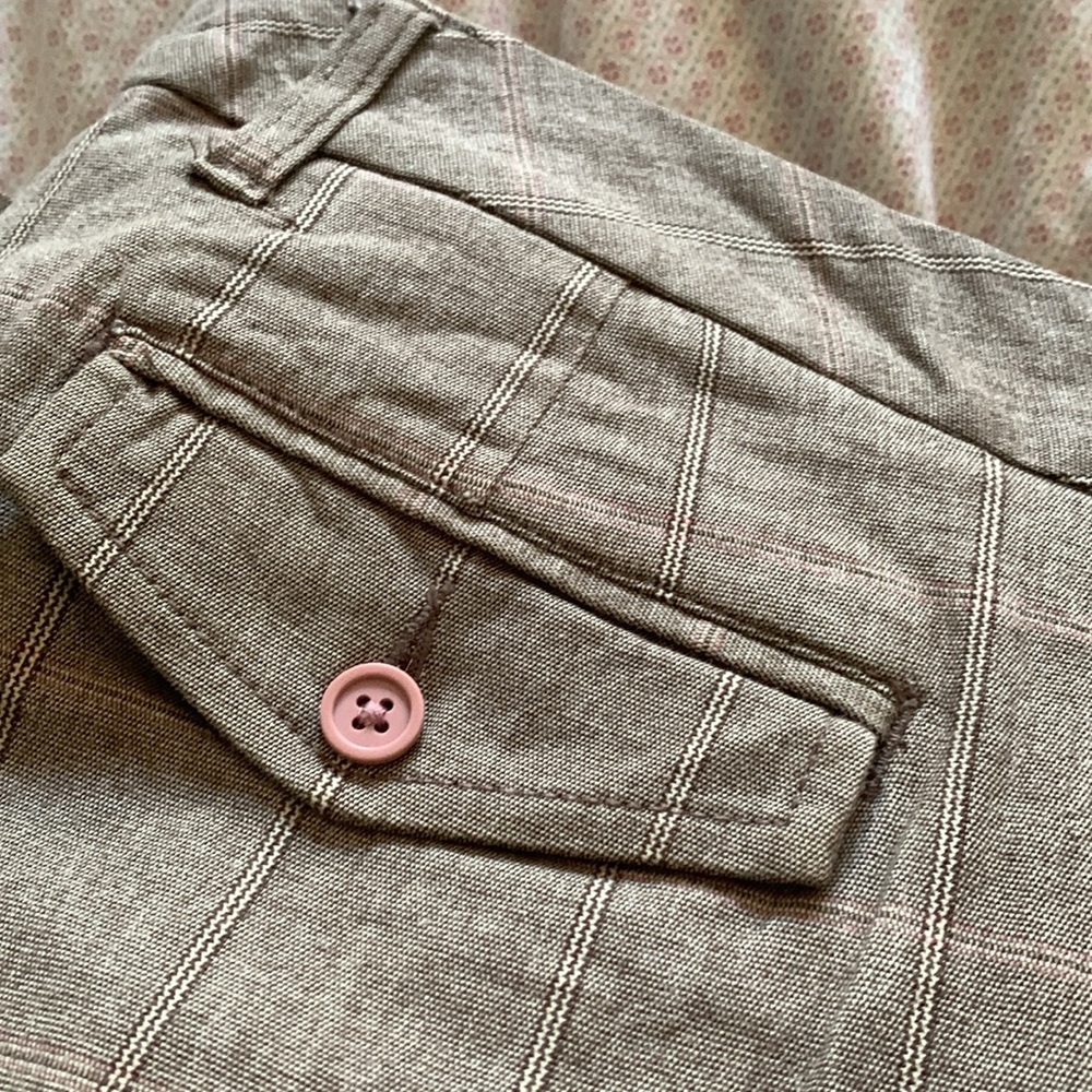 2004 Gap cotton trousers. 2% spandex. Flat front, mid rise, trouser leg.